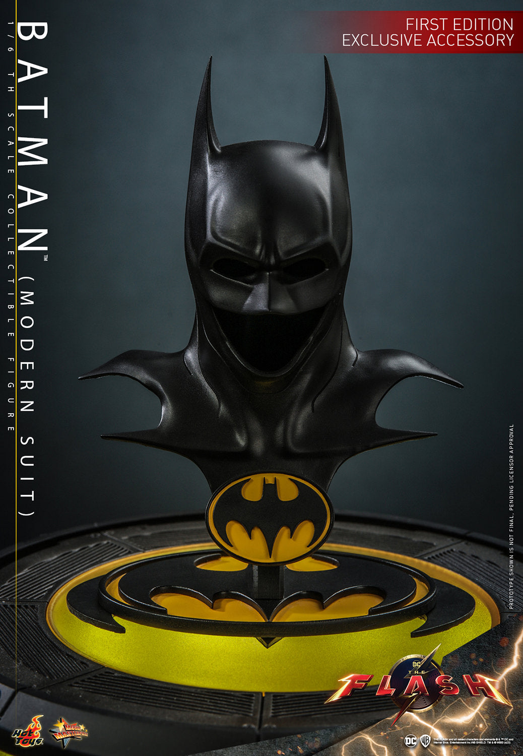 Hot Toys Batman (Modern Suit) *Pre-Order - OTRCollectibles